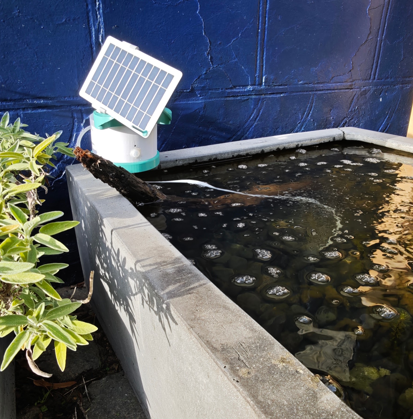 Round solar pond aerator model